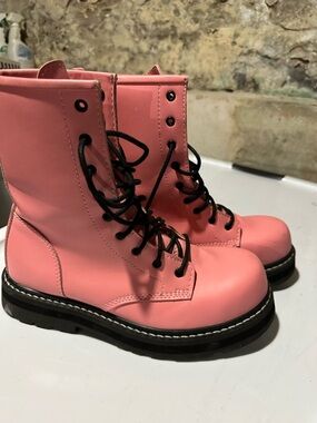 Avenger Pink steel/comp toe work boots